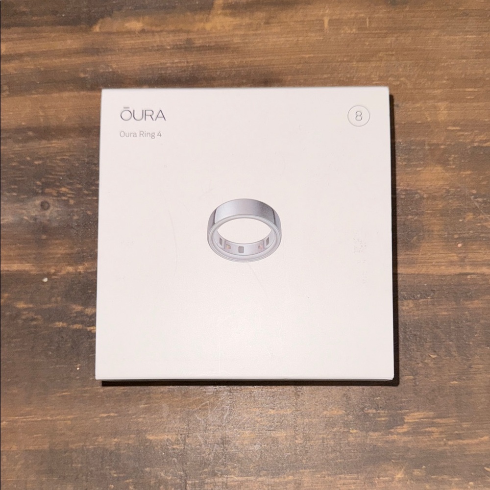 Oura Ring 4 in Elegant Silver
